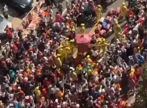 白沙屯媽祖2進2出「小羅浮宮」賜福　竹北吊車大王嗨翻