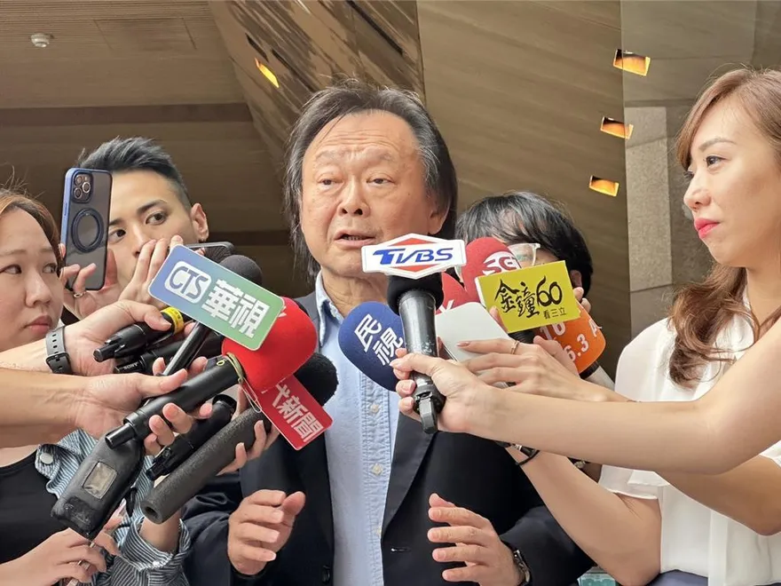 王世堅神曲兩岸爆紅「嚇壞王義川」？粉專1句話酸爆