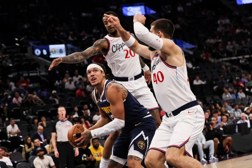 NBA/快艇主場鬧大烏龍！計時器壞掉　主持人被迫「人工倒數」