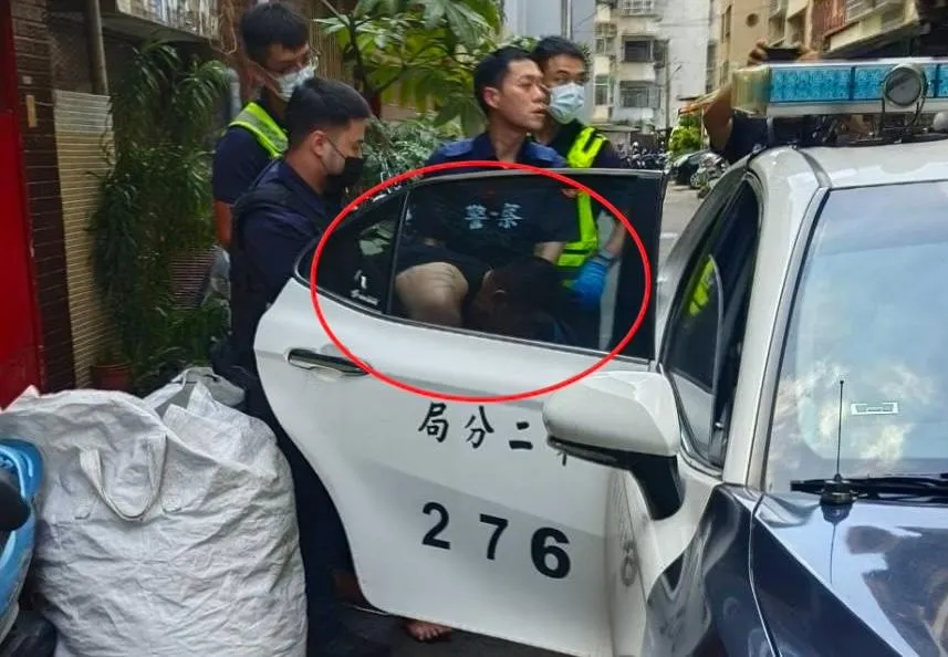 影/台中男砍傷女友母女、鄰居　遭警壓制逮捕畫面曝光