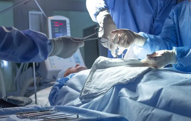 耗時14小時！北榮完成「全球罕見拆彈手術」　同步清除心、肝腫瘤
