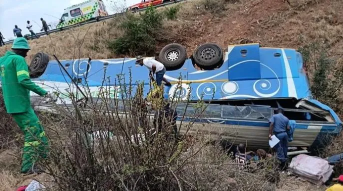 南非馬哈多公路巴士翻覆42死49傷！10月大女嬰也罹難