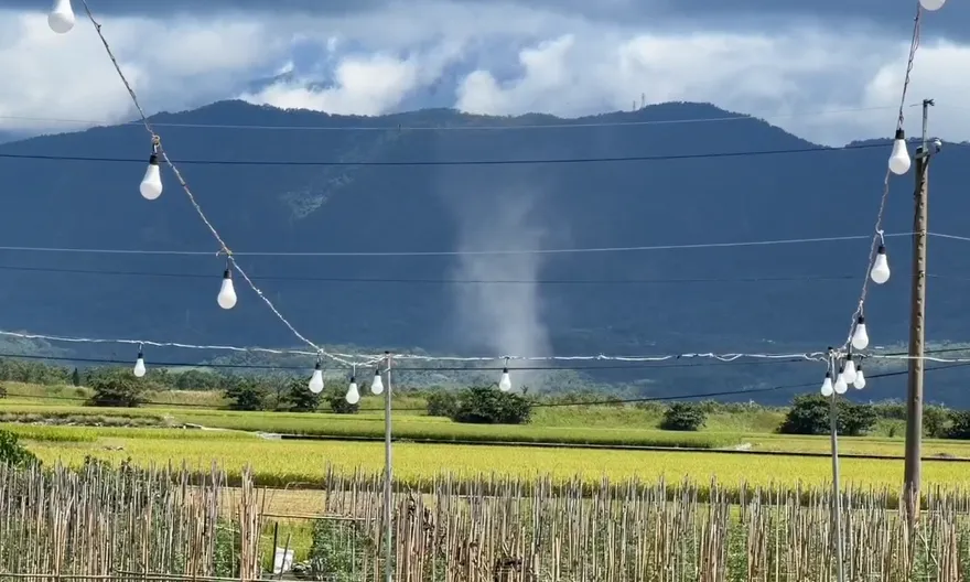 影/罕見奇景！台東驚見「塵捲風」現蹤　盤旋震撼畫面曝
