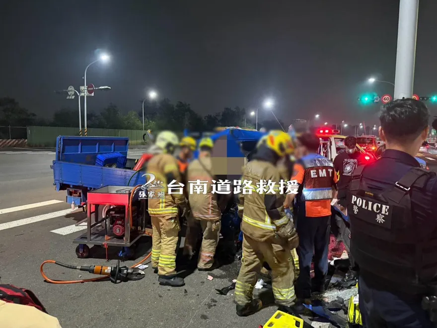 台南出事了！「1人卡住昏迷」確切傷亡不明、全毀畫面曝