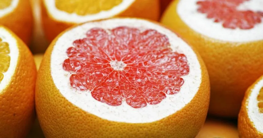 葡萄柚去油膩助消化！高血壓、心臟病、腎臟病不宜多吃