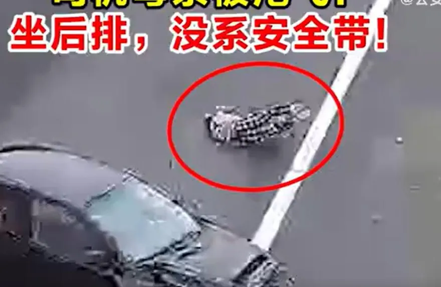 影/陸轎車爆胎失控…後座女當場「噴飛滾地」驚悚畫面曝光