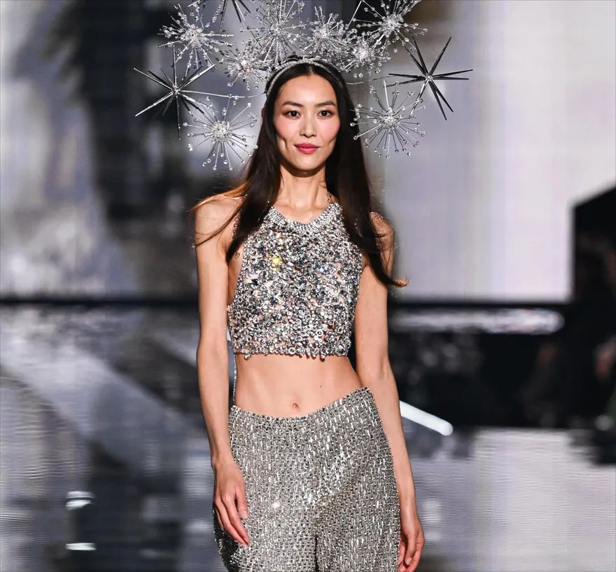 「大表姊」劉雯再登維密秀！秀服重15公斤　9次登場破紀錄