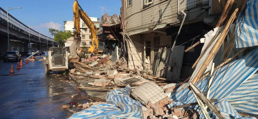 天降橫禍！新北永和工地鷹架倒塌　女路人慘遭砸傷送醫