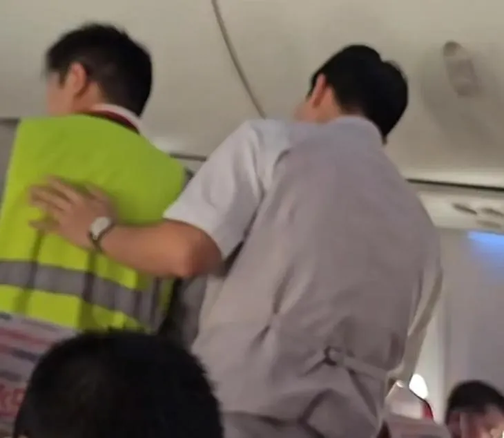 扯！海南航空起飛延誤1.5小時　突又滑回「加油」乘客抓狂