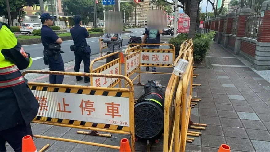 影/不滿禁養令！養殖業者帶河口鱷赴立院抗議　挨罰3千元