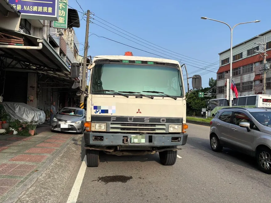 影/台中死亡車禍！貨車「鬼切」輾斃女騎士　家屬斥駕駛冷血