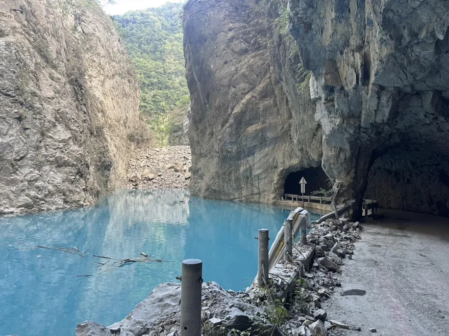 花蓮太魯閣燕子口堰塞湖蓄水量270萬噸！水流50分鐘到下游錦文橋