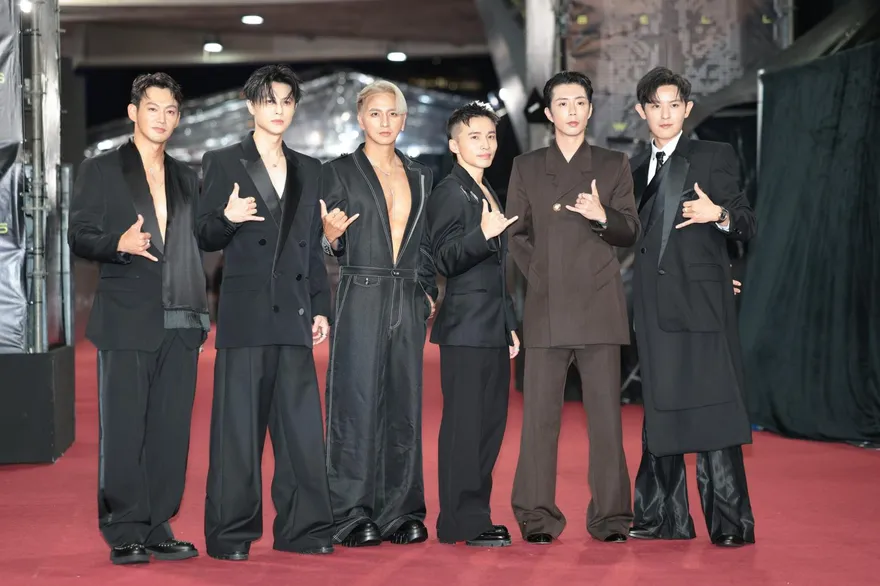 金鐘60/棒棒堂首入圍2獎！小煜深V胸肌炸裂　敖犬小褲褲加持好運