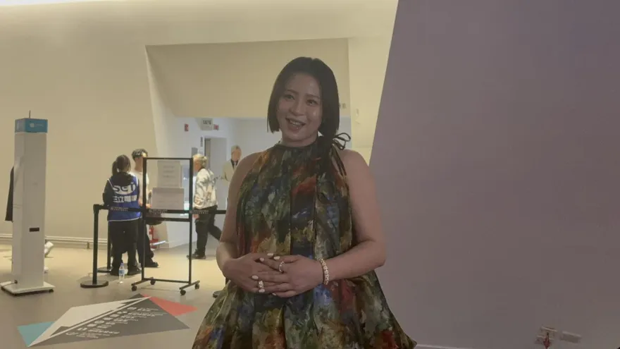 金鐘60/劉品言腳踩12.5公分高跟鞋　曝寶寶拍超音波「比加油手勢」