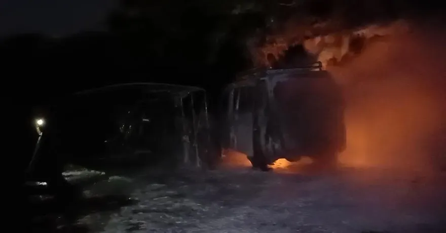 基隆阿根納造船廠旁火燒車！焰舌貼地狂燃