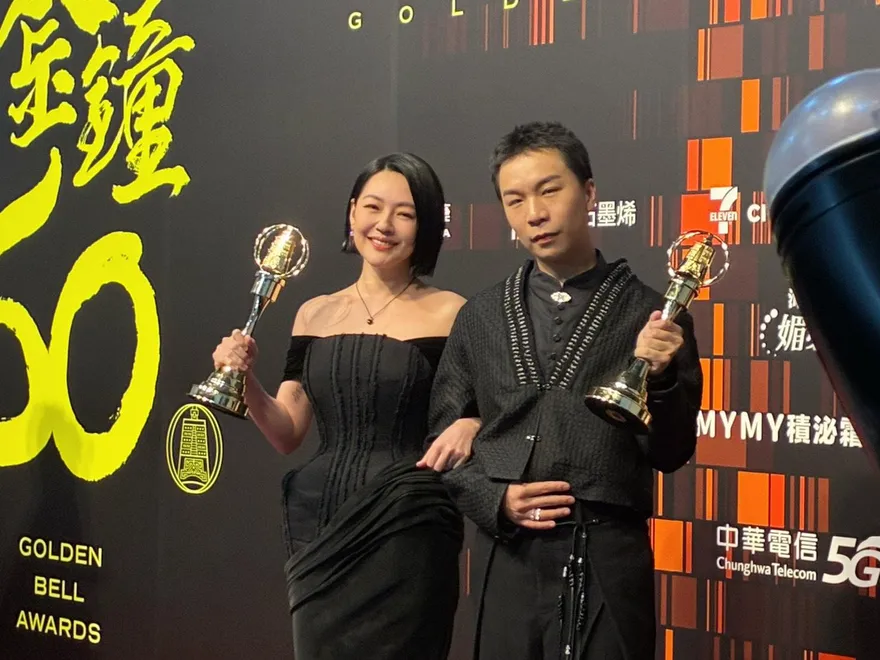 金鐘60/思念大S！小S曝項鍊「有我姊的一部分」公開新刺青