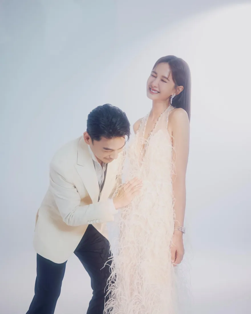 金鐘60/安心亞突PO阿Ken「摸肚閃照」　網嗨喊：要公開了嗎？