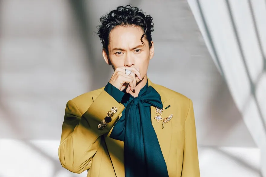 金鐘60/首扛紅毯主持！黃鐙輝壓力大到失眠  戴3千萬珠寶嚇喊：很怕用丟