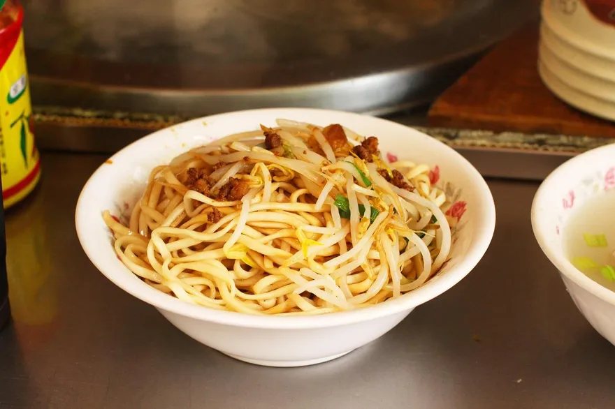 吃完血糖就失控！營養師點名「麻醬麵、羹麵」是碳水炸彈