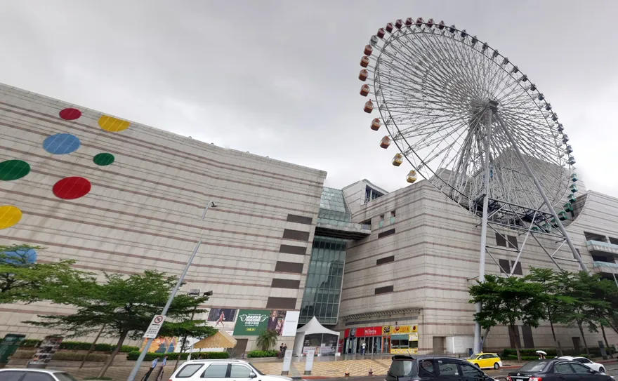 影/美麗華摩天輪故障！30遊客停半空中40分鐘　全數平安脫困