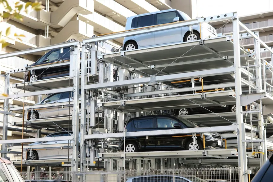 機械車位出包！日女取車「下半身遭夾住」　路人聞慘叫急報警