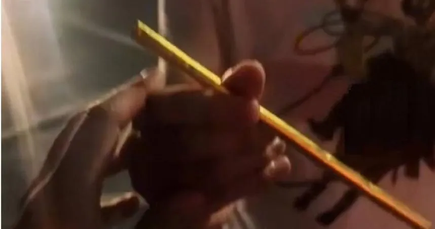 為喝奶茶訂做「黃金吸管」　陸男騎車飛出遺失急報警