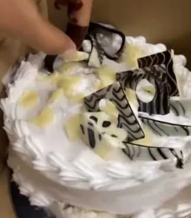 網購起司蛋糕！印度女收到「奶油蛋糕+起司片」全網笑翻