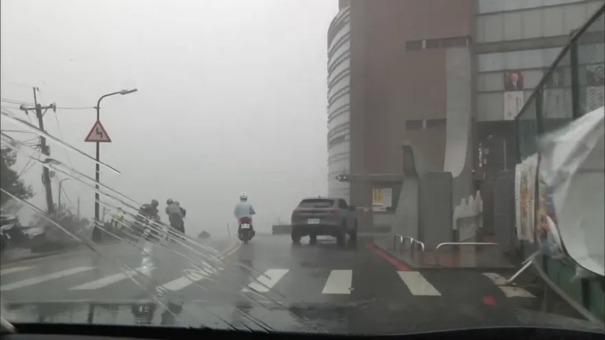 文化大學緊急宣布！明天「所有校區同步停課」