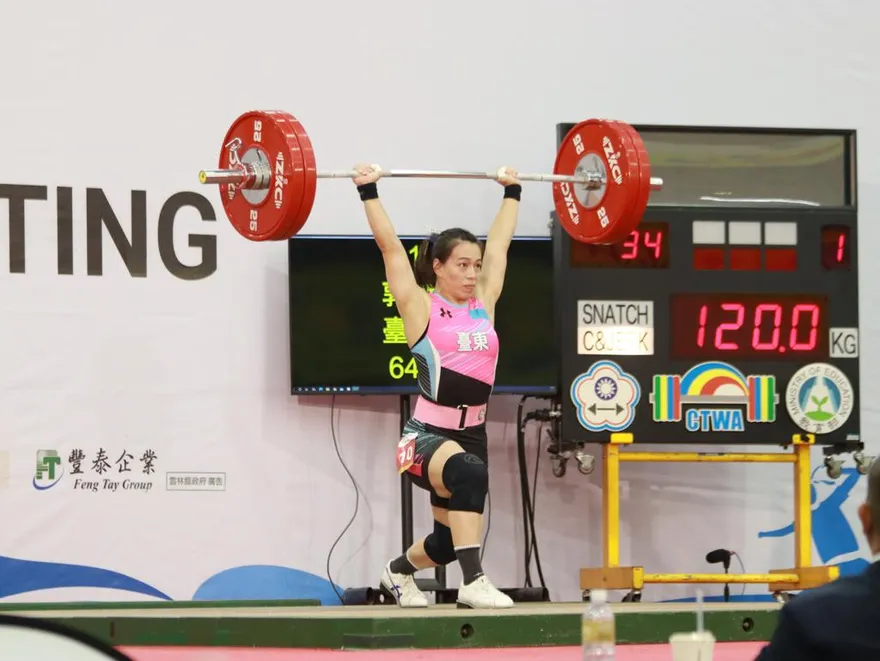 全運會/郭婞淳「挺舉、總和」破紀錄摘金　「舉重女神」連7屆稱霸