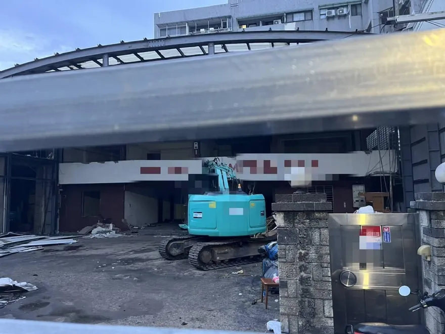 太恐怖了！台中18歲工人2樓重摔落地　腦部出血嚴重身亡