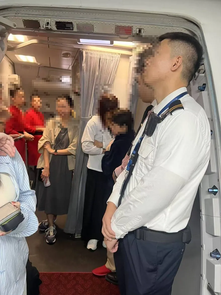 風雨過大！四川航空轉降高雄　「全機瘋狂尖叫」困2小時怒噴爆衝突