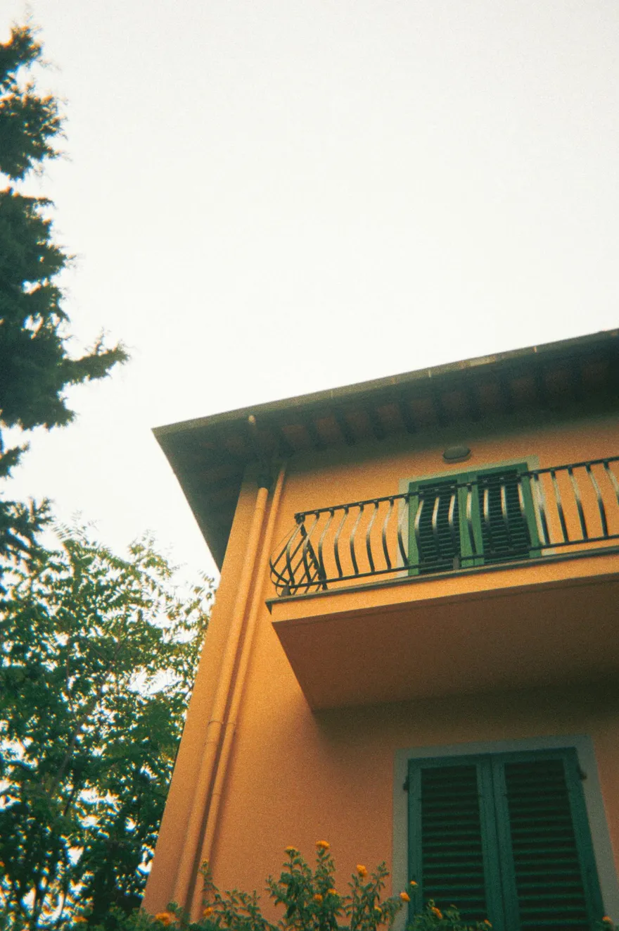 陸7歲童鄰居家玩耍陽台墜樓亡　父母索賠116萬判決結果出爐