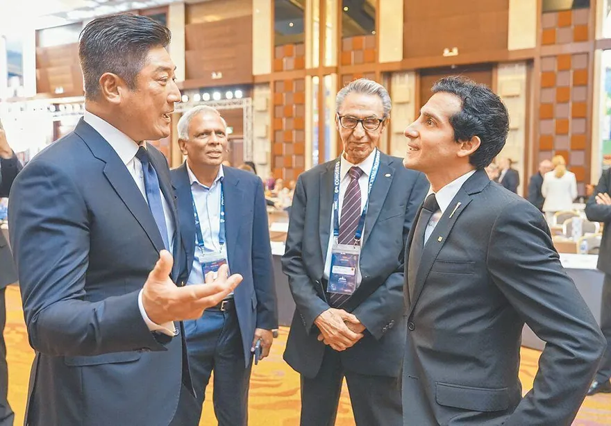 承襲父親經貿外交長才　辜仲諒連任WBSC執行副會長