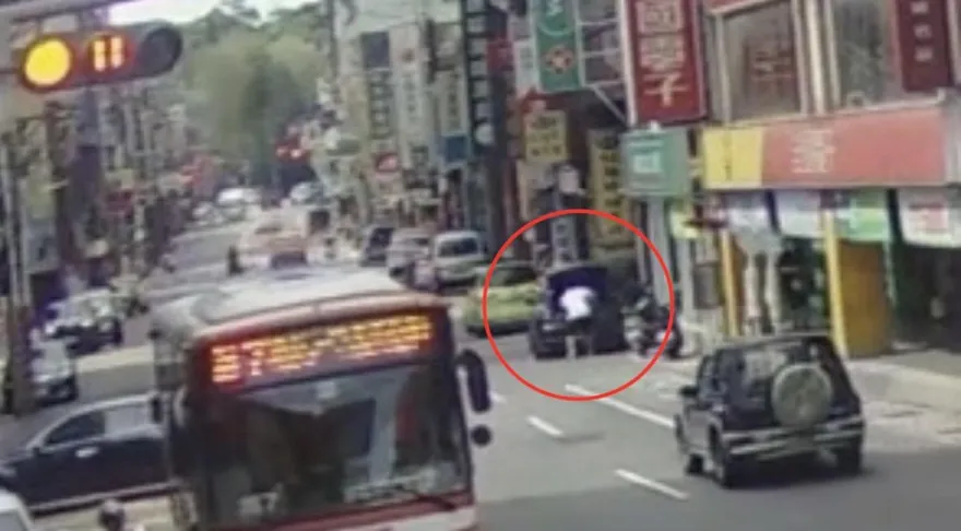 影/新店汽機車行車糾紛　保時捷男持球棒狂毆騎士遭逮