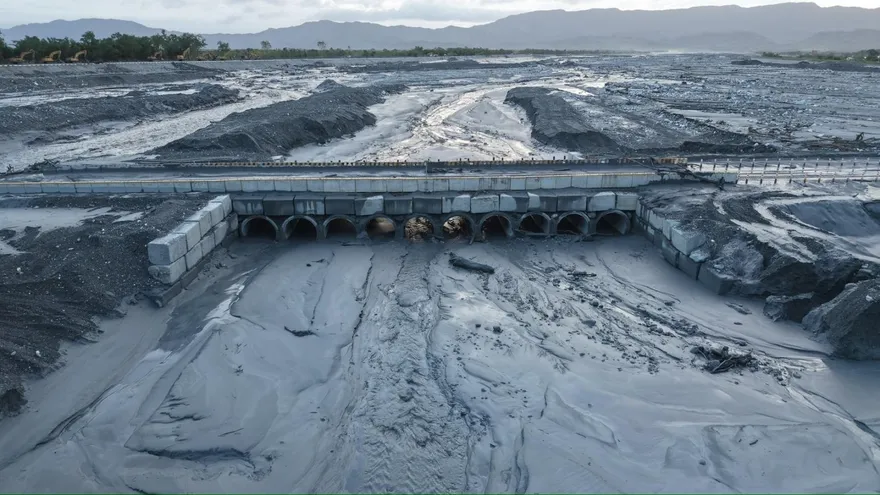 新堰塞湖深夜溢流！馬太鞍溪便橋淹沒　最新空拍畫面曝