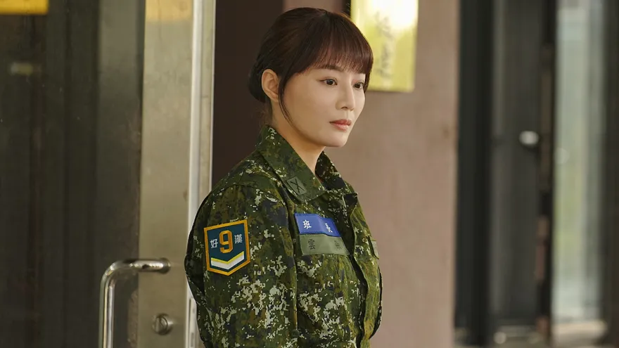 閃兵男星輸慘！雲朵姐姐從軍4年半　超狂「保護總統」經歷曝光