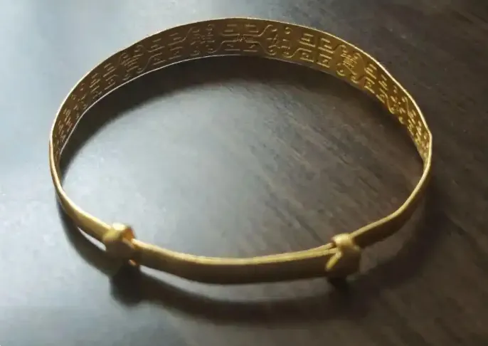 攤商免費幫洗金鐲！陸女取回後竟少5克　警揭「王水偷金術」