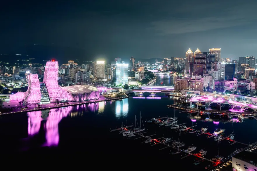 另類帶貨！BLACKPINK旋風席捲高雄　粉絲瘋追「BP套餐」