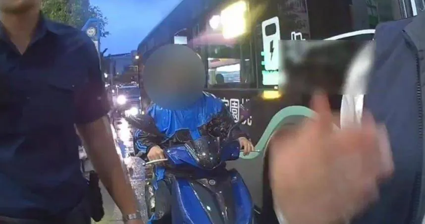 不是第一次！揍學生司機曾「13元招數」挑釁　他怒All in零錢