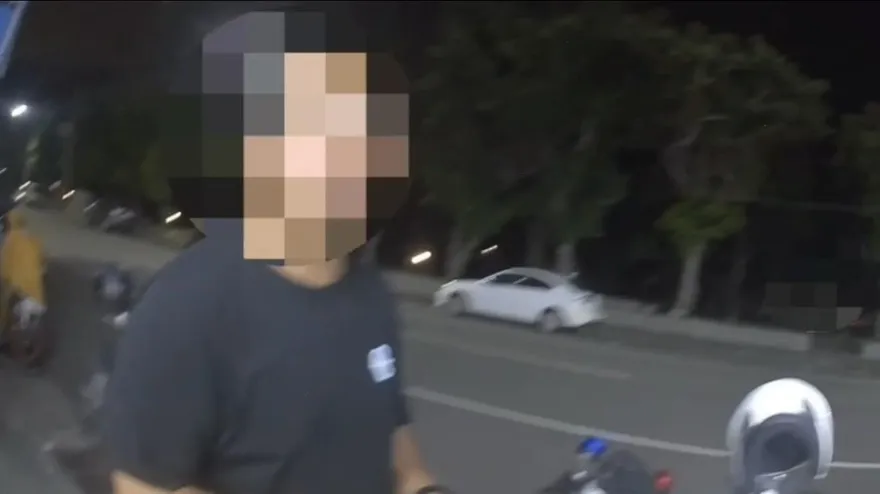 影/超商繳費搞烏龍！鑰匙留櫃台秒失蹤　竟被「順手拿走」
