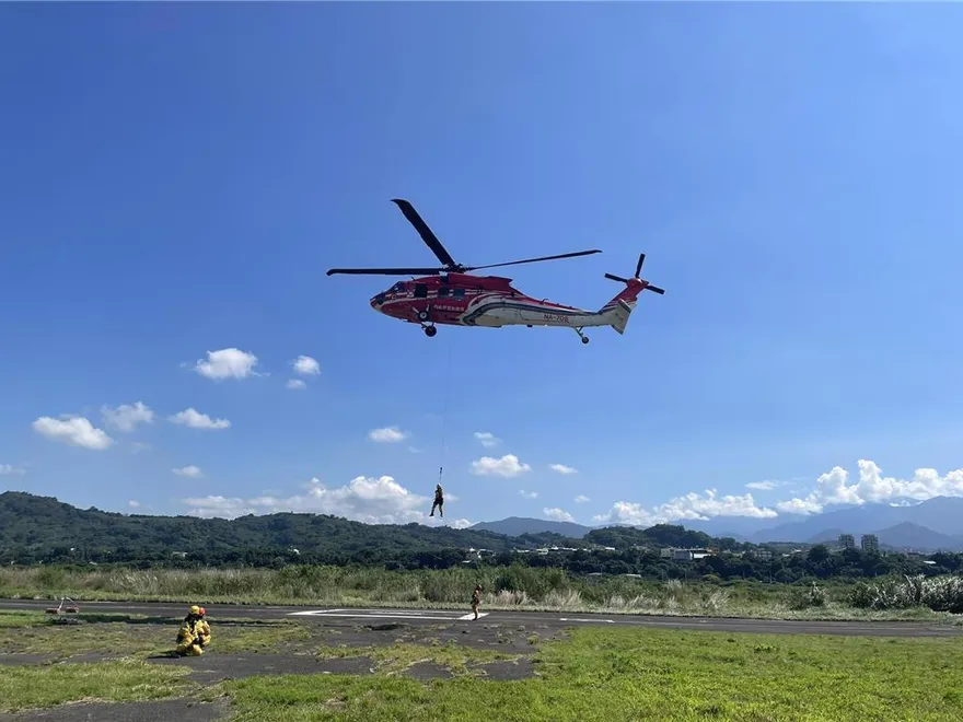 南投信義鄉2山友遇山難！3天動員30人次、直升機救援