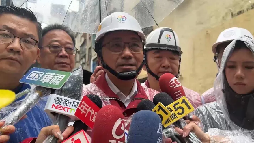 新店社區擋土牆驚傳土石崩落　侯友宜：住戶撤離無傷亡