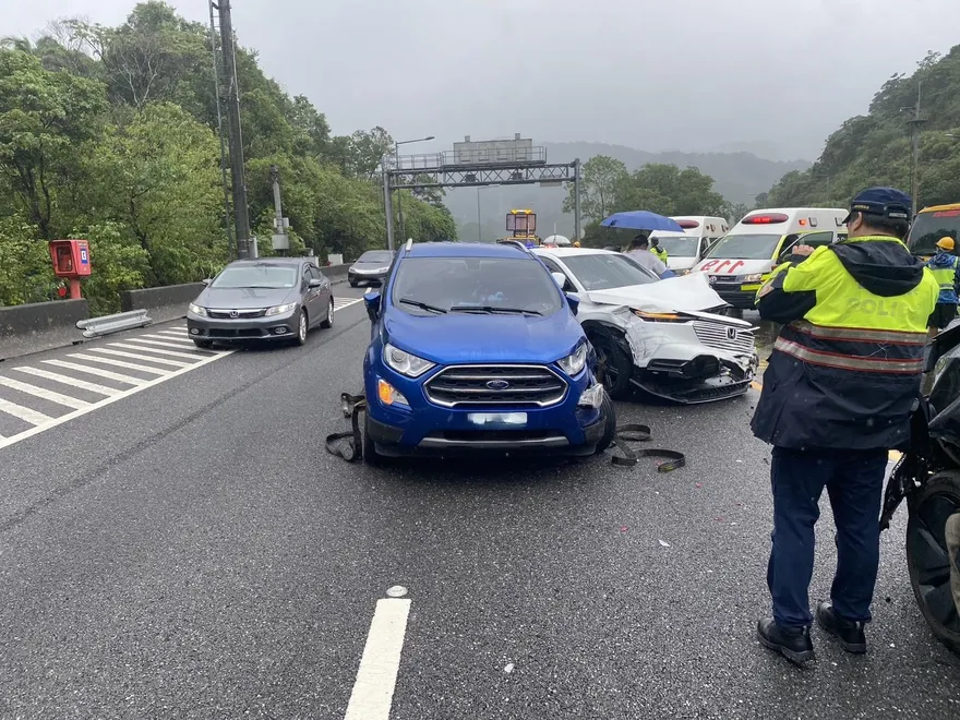 影/國5北向3車連環追撞！　警澄清與「猴子」無關