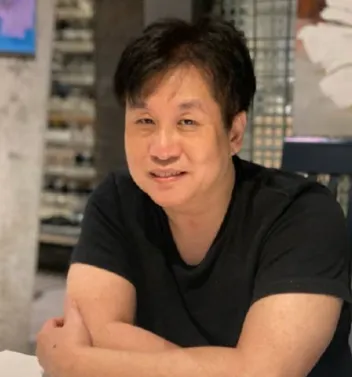 鄭智化「連滾帶爬」衝熱搜！深圳機場再致歉　稱怕「機身被刮」