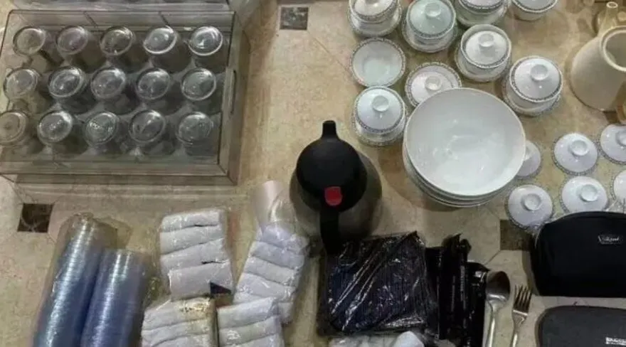 杯子、刀叉、水壺都不放過！南航空警遭妻爆料　狂A機艙物品