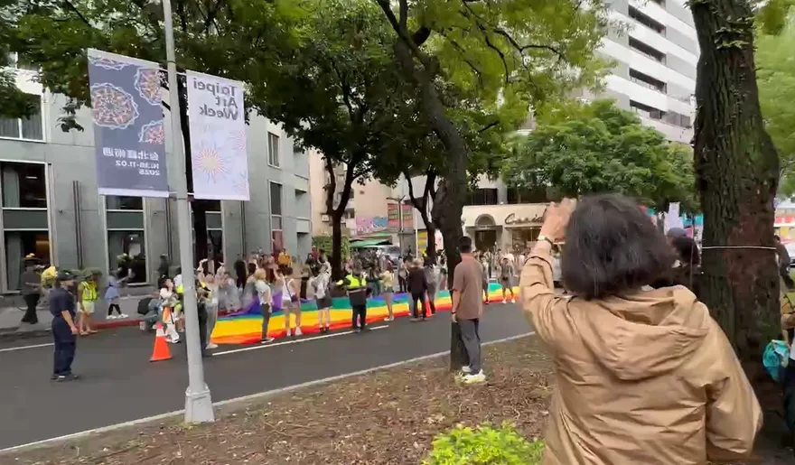 蔡英文現身同志遊行　黃士修：喚醒賴清德曾被網軍猛打的PTSD