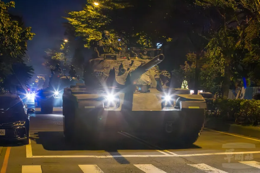 「陸勝1號」操演CM11戰車冒濃煙　軍方：柴油引擎正常狀況