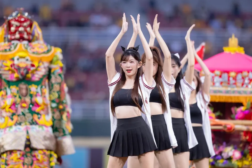 樂天女孩應援共舞媽祖！　岱縈羞曝「內在美穿全黑」原因