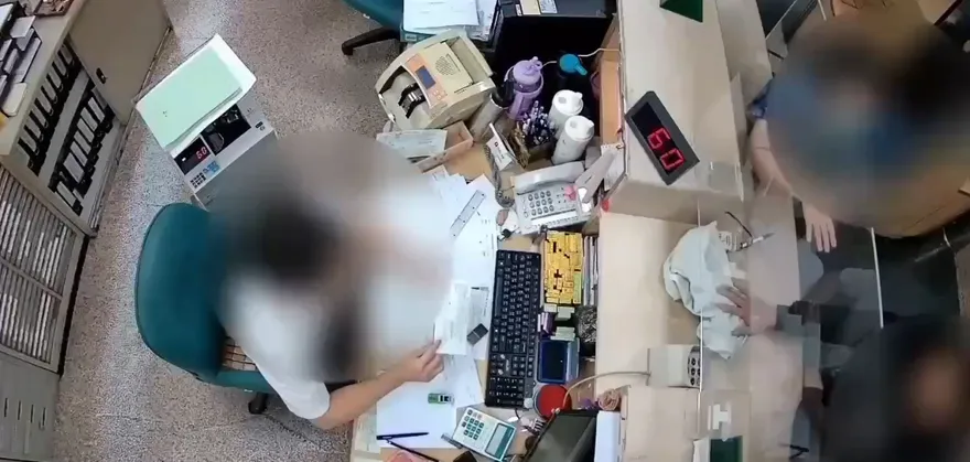 影/搶500萬威脅開槍！男子持麻布袋搶銀行　保全識破當天被逮