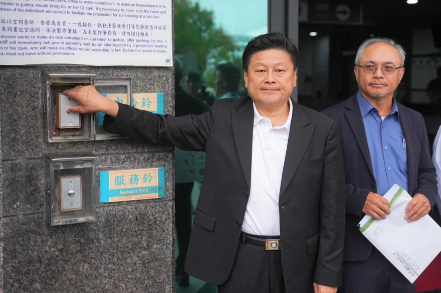 花蓮議長張峻衝了！重建座談會踹桌狠嗆　傅崐萁赴花檢按鈴提告